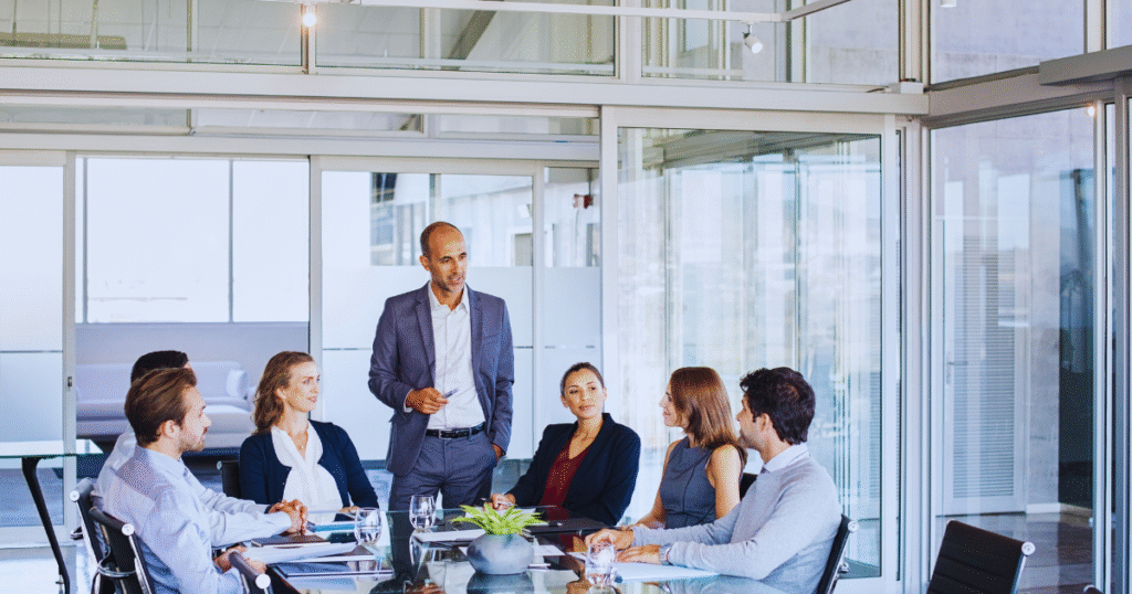 ambiente clínico/equipe em contexto profissional; visual limpo e sóbrio